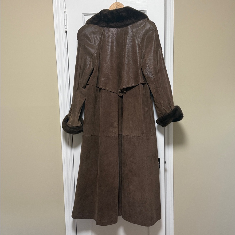 Brown italian Leather Trapeze Coat with Fur Trim. - Picture 5 of 6